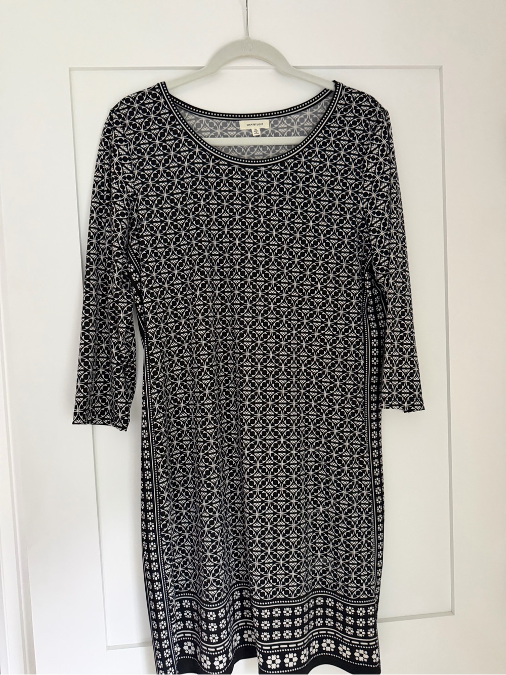 Max Studio Black and White Geometric Long Sleeve Dress
